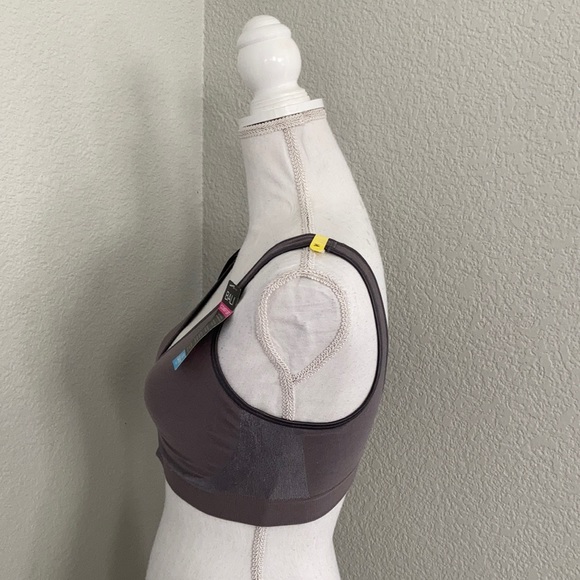 ❌SOLD❌Bali Comfort Revolution Seamless Wireless Bra - Picture 5 of 9